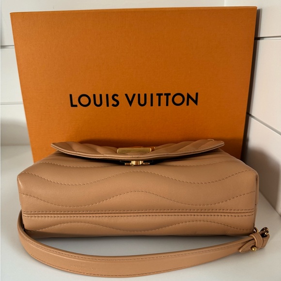 Louis Vuitton new wave chain MM 2022 | tan | like new condition | 100% authentic - Picture 15 of 15
